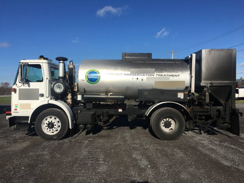 2000 GALLON ETNYRE Distributor