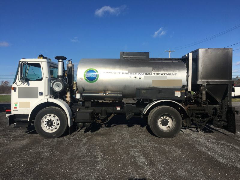 Used 2000 GALLON ETNYRE Distributor for sale