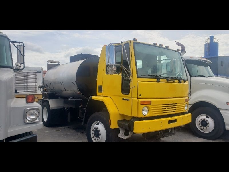 2003 Freightliner CF70  Rosco Maximizer II