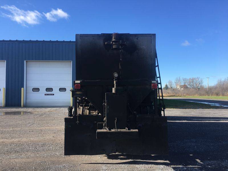 Used 2000 GALLON ETNYRE Distributor for sale