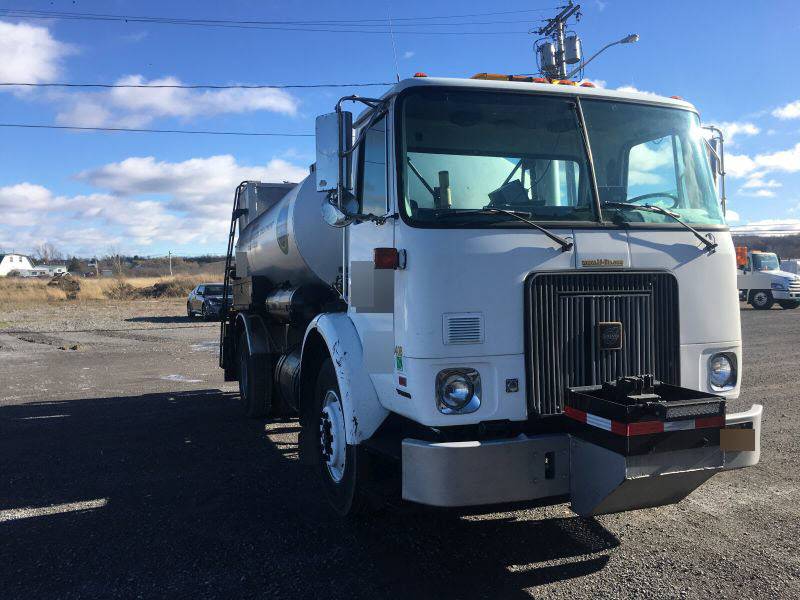 Used 2000 GALLON ETNYRE Distributor for sale