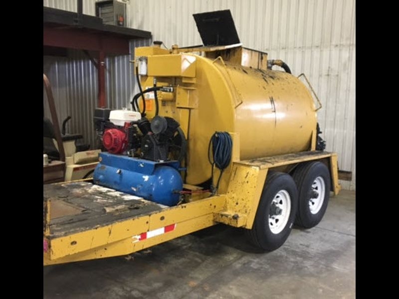 Used Sealcoating Tanks & Asphalt Squeegee Machines