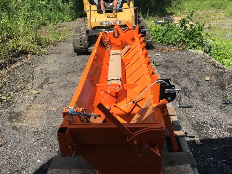 New Tailgate Mounted Chip Spreaders for Chip Sealing Applications